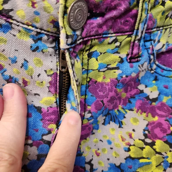 Aeropostale Ashley Floral Multicolored Skinny Jeans. Size 3/4 - Picture 5 of 9